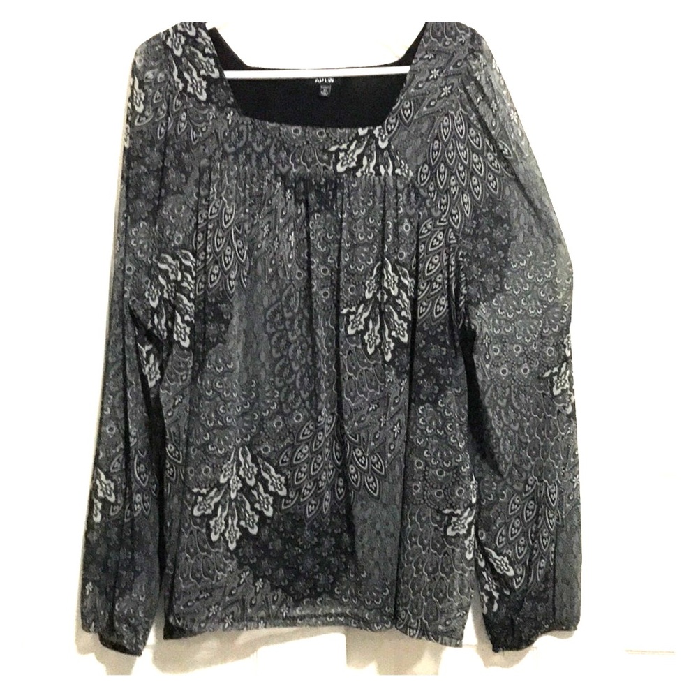Apt 9 Black and gray long sleeve top. Lined body